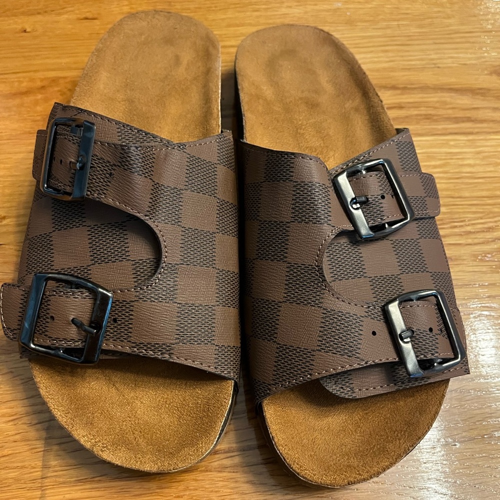 Gently Worn Sandal. Great Condition.